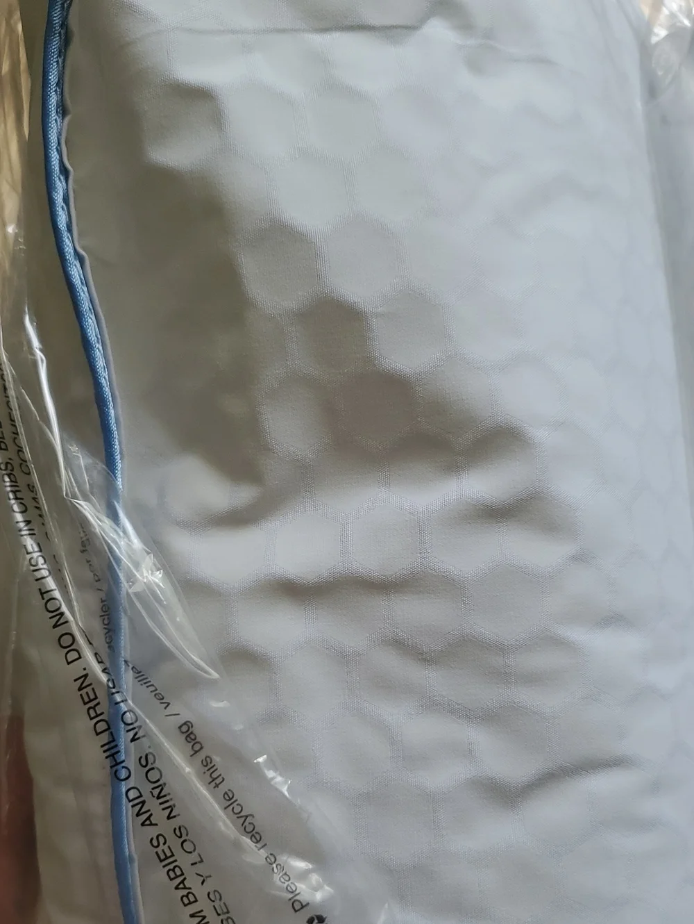 New Nestwell Cool & Comfortable Medium Support White Pillow - Pack of 2